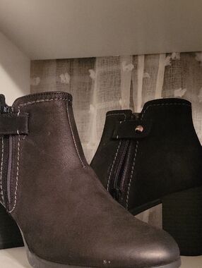 Clarks Women's Black Ankle Boots with Side Zip